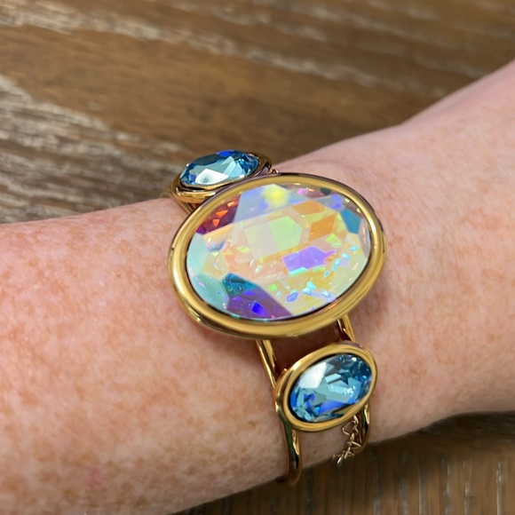 Gold toned cuff bracelet - Picture 4 of 4